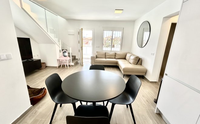 Resale - Villa -
Villamartin - Costa Blanca