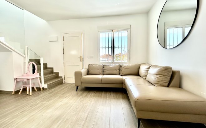 Resale - Villa -
Villamartin - Costa Blanca