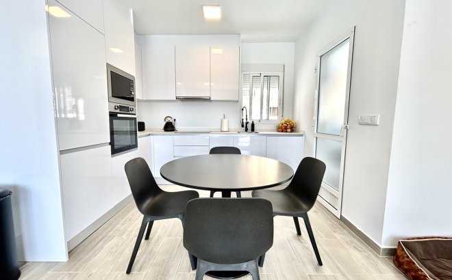 Resale - Villa -
Villamartin - Costa Blanca