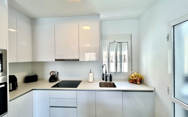 Resale - Villa -
Villamartin - Costa Blanca