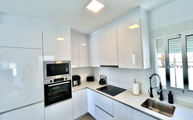 Resale - Villa -
Villamartin - Costa Blanca