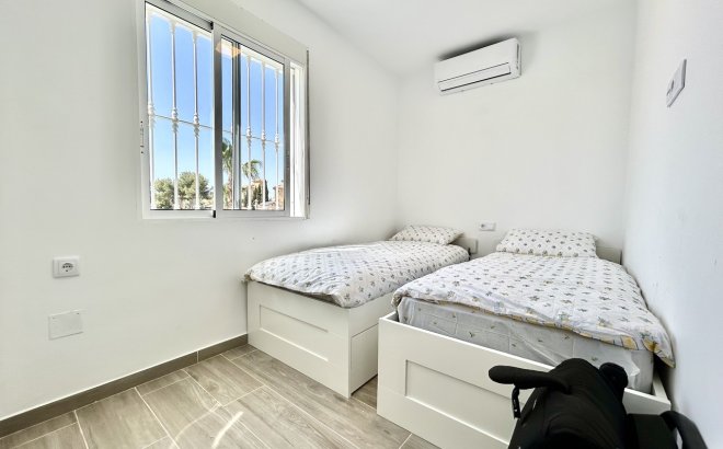 Resale - Villa -
Villamartin - Costa Blanca