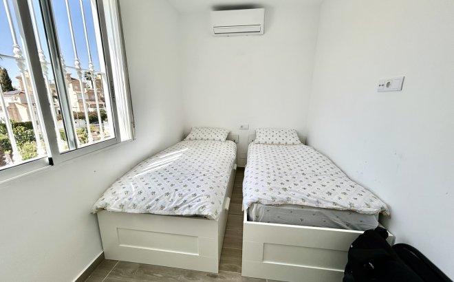 Resale - Villa -
Villamartin - Costa Blanca