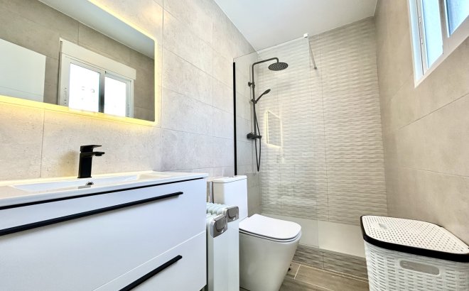 Resale - Villa -
Villamartin - Costa Blanca