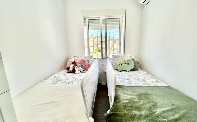 Resale - Villa -
Villamartin - Costa Blanca