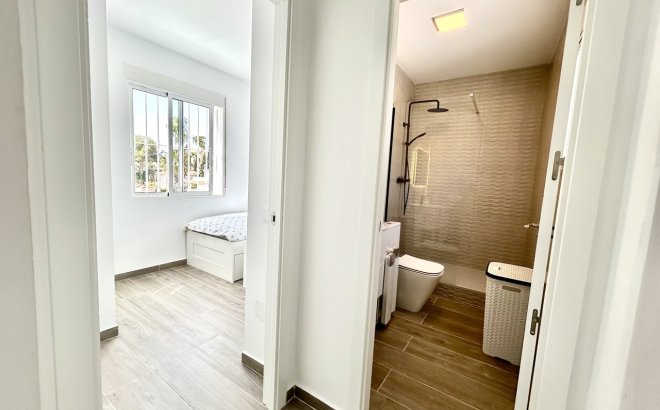 Resale - Villa -
Villamartin - Costa Blanca