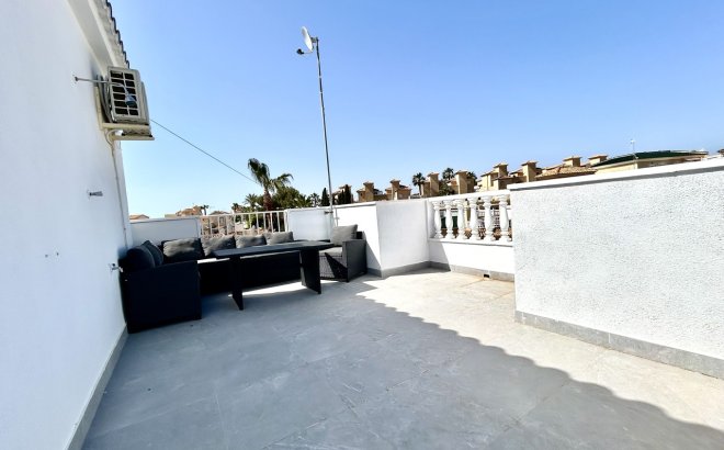 Resale - Villa -
Villamartin - Costa Blanca