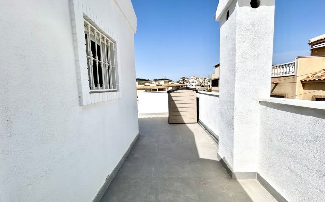Resale - Villa -
Villamartin - Costa Blanca