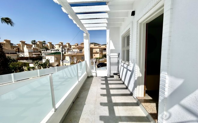 Resale - Villa -
Villamartin - Costa Blanca
