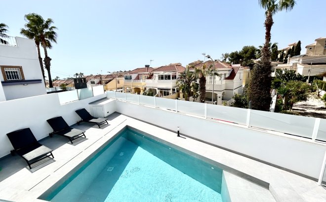 Resale - Villa -
Villamartin - Costa Blanca