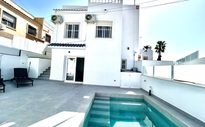 Resale - Villa -
Villamartin - Costa Blanca