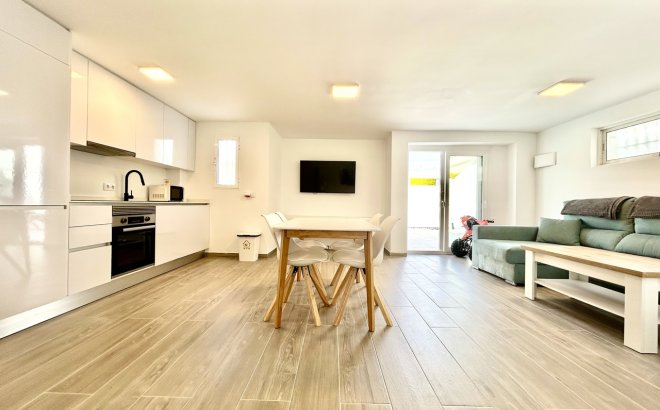 Resale - Villa -
Villamartin - Costa Blanca