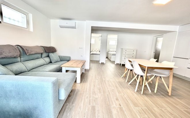 Resale - Villa -
Villamartin - Costa Blanca