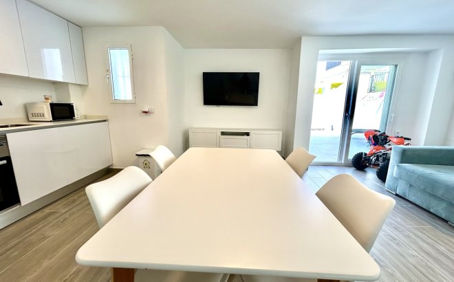 Resale - Villa -
Villamartin - Costa Blanca