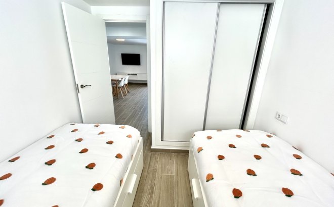 Resale - Villa -
Villamartin - Costa Blanca