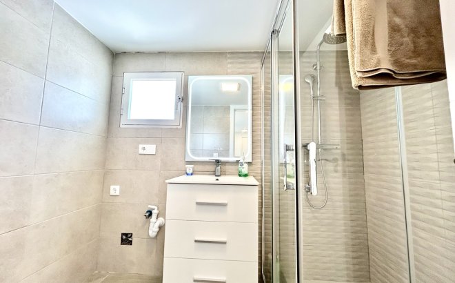 Resale - Villa -
Villamartin - Costa Blanca