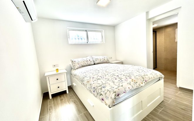 Resale - Villa -
Villamartin - Costa Blanca