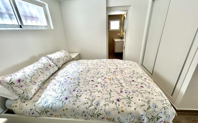 Resale - Villa -
Villamartin - Costa Blanca