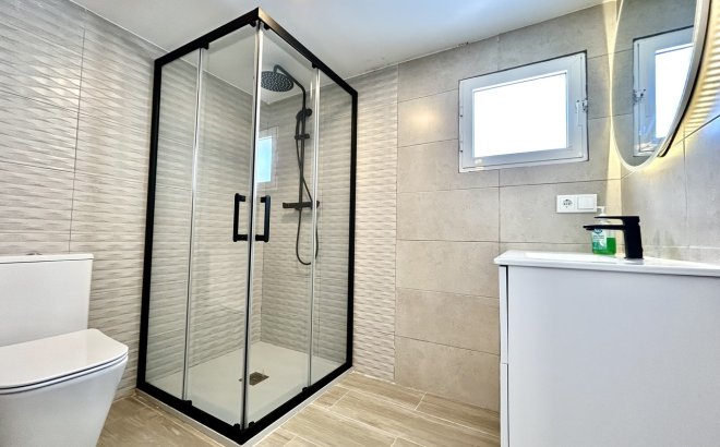 Resale - Villa -
Villamartin - Costa Blanca