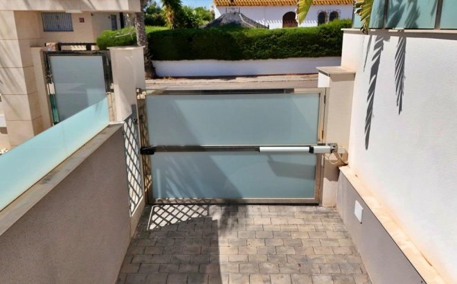 Resale - Villa -
Orihuela Costa - Villamartín