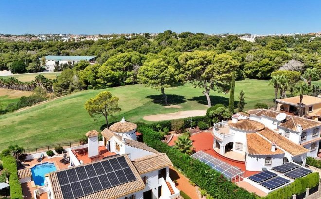 Resale - Villa -
Orihuela Costa - Villamartín
