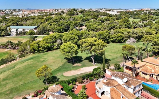 Resale - Villa -
Orihuela Costa - Villamartín
