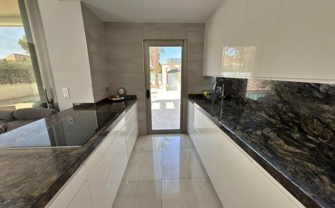 Resale - Villa -
Orihuela Costa - Villamartín