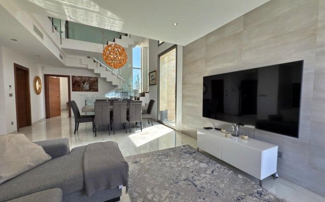 Resale - Villa -
Orihuela Costa - Villamartín