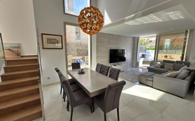 Resale - Villa -
Orihuela Costa - Villamartín