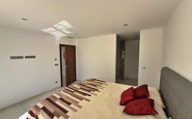 Resale - Villa -
Orihuela Costa - Villamartín