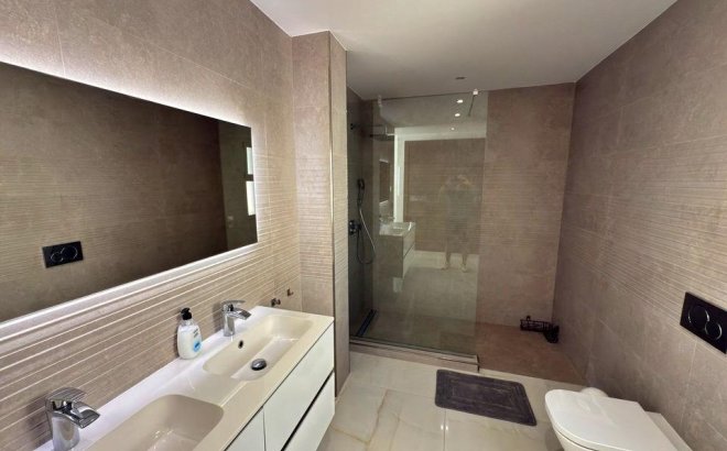 Resale - Villa -
Orihuela Costa - Villamartín