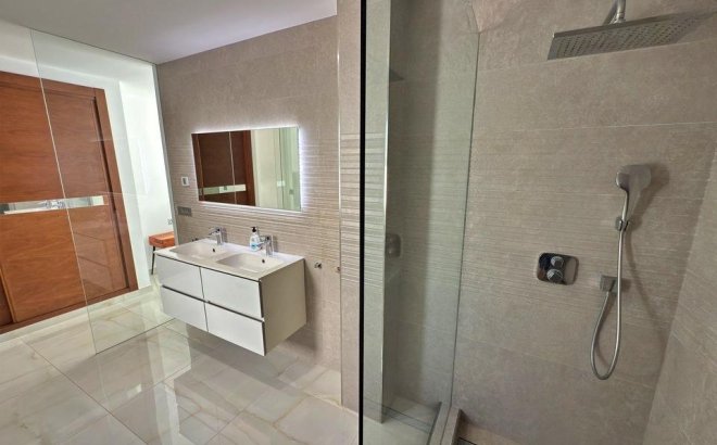 Resale - Villa -
Orihuela Costa - Villamartín