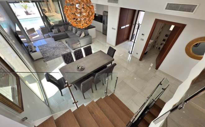 Resale - Villa -
Orihuela Costa - Villamartín