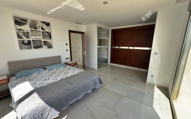 Resale - Villa -
Orihuela Costa - Villamartín