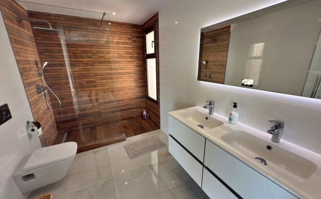 Resale - Villa -
Orihuela Costa - Villamartín