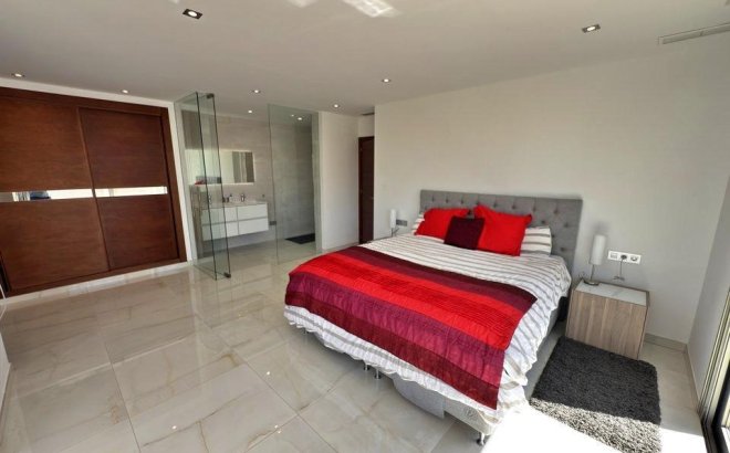 Resale - Villa -
Orihuela Costa - Villamartín