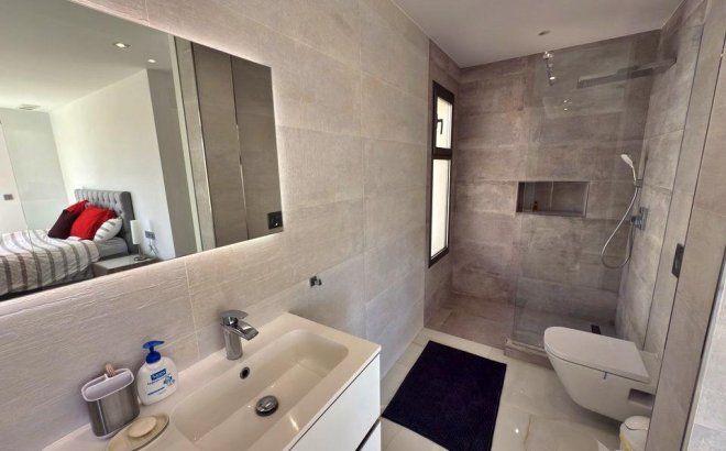 Resale - Villa -
Orihuela Costa - Villamartín