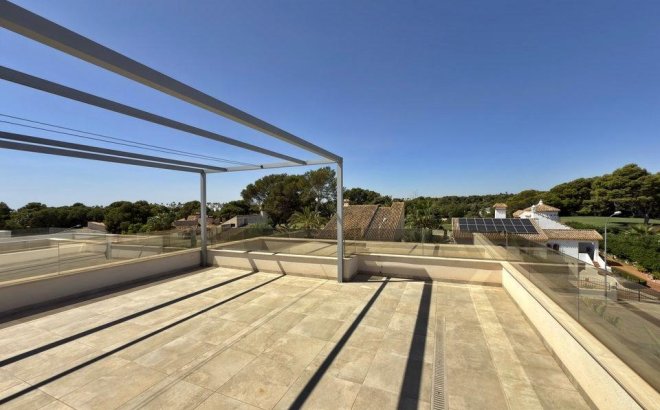 Resale - Villa -
Orihuela Costa - Villamartín