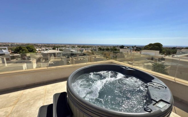 Resale - Villa -
Orihuela Costa - Villamartín