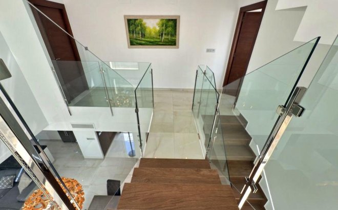 Resale - Villa -
Orihuela Costa - Villamartín