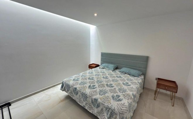 Resale - Villa -
Orihuela Costa - Villamartín