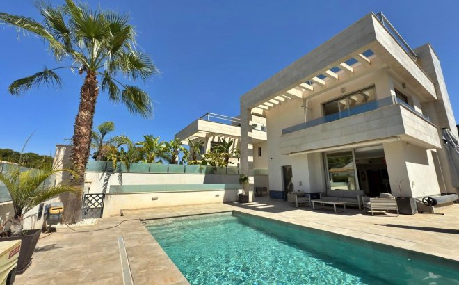 Resale - Villa -
Orihuela Costa - Villamartín