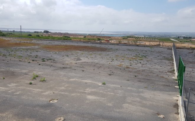 Herverkoop - Finca -
Los Montesinos