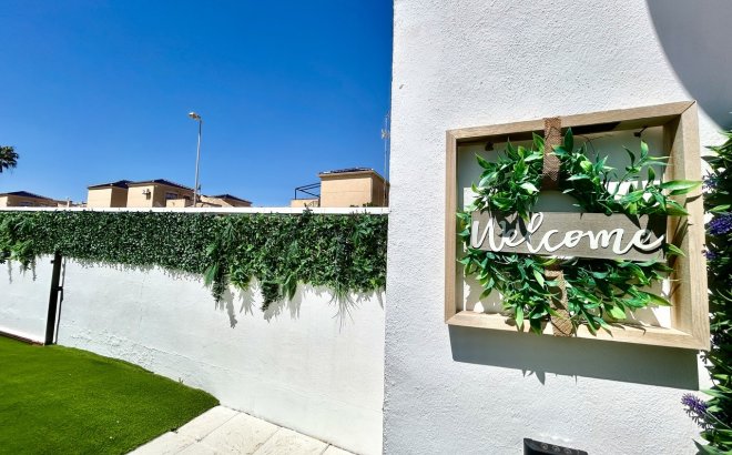 Resale - Town House -
Punta Prima - Costa Blanca