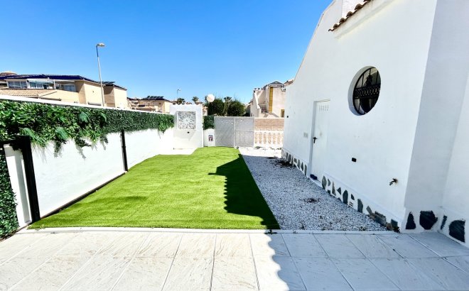 Resale - Town House -
Punta Prima - Costa Blanca