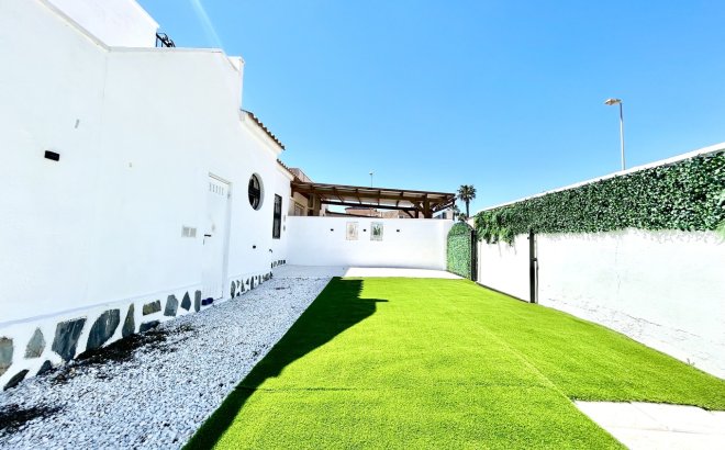 Resale - Town House -
Punta Prima - Costa Blanca