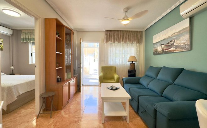 Resale - Bungalow -
Torrevieja - Centro