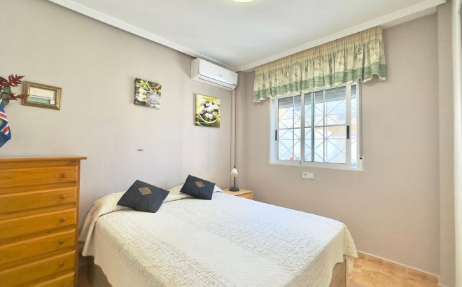 Resale - Bungalow -
Torrevieja - Centro