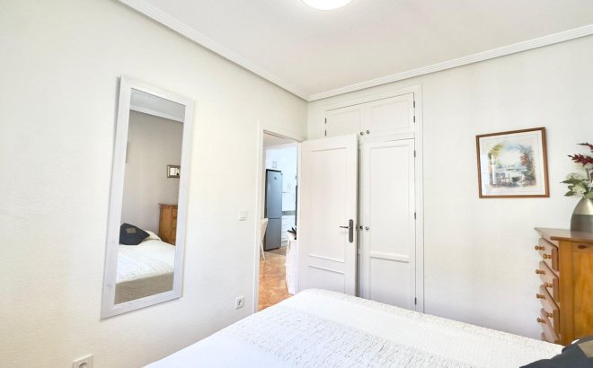 Resale - Bungalow -
Torrevieja - Centro