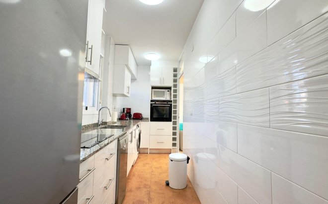 Resale - Bungalow -
Torrevieja - Centro